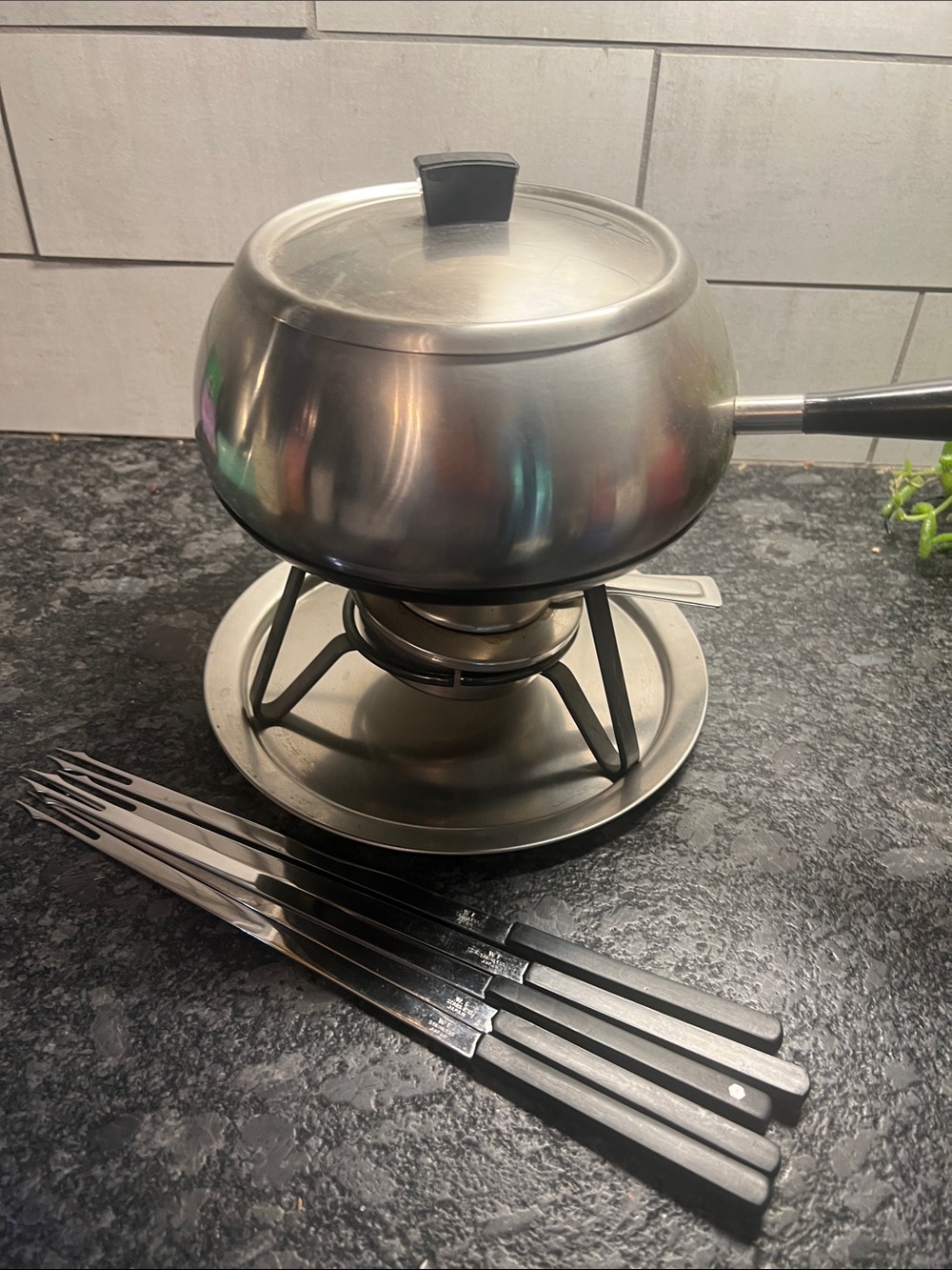 Vintage Stainless Steel Fondue Pot with (5) Fork Set - Silver. In excellent con